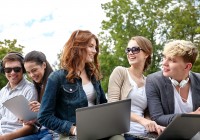 studenten-laptop--syda-productions studenten-laptop--syda-productions